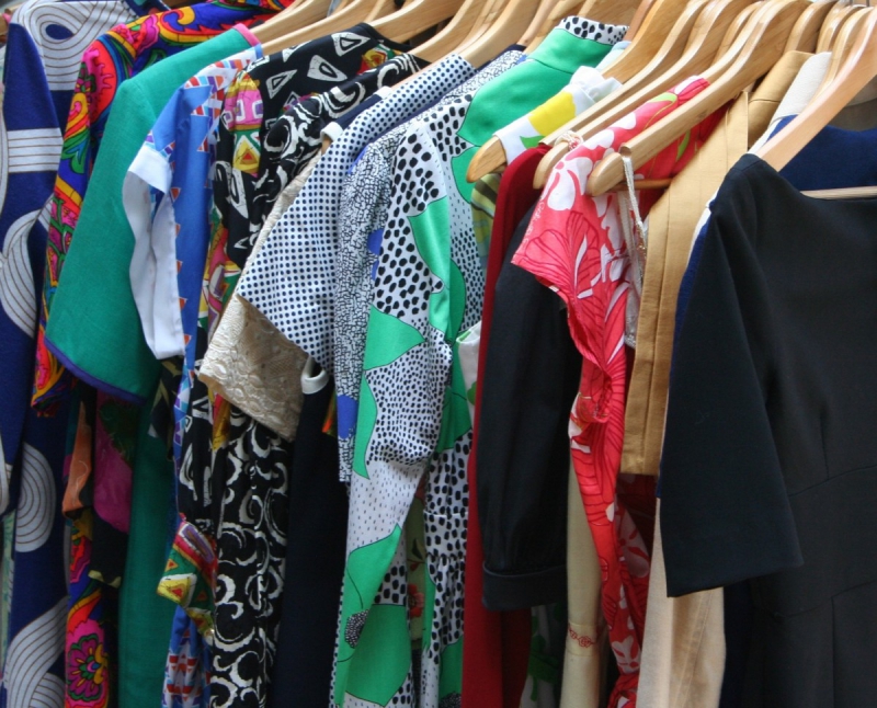 vente-LA MOTTE-min_dresses_apparel_clothing_clothes_clothes_hangers_wooden_hangers_retail_shop_closet-1149845